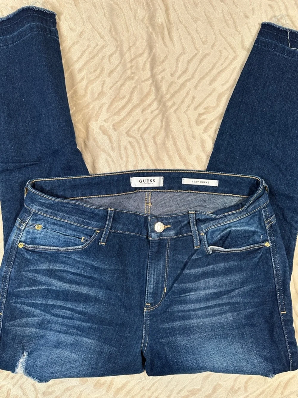 Guess Sexy Curve Distressed Jeans Size 31 - Picture 5 of 8